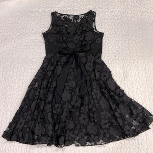 Adrianna Papell sleeveless floral appliqué lined dress with front bow size 10